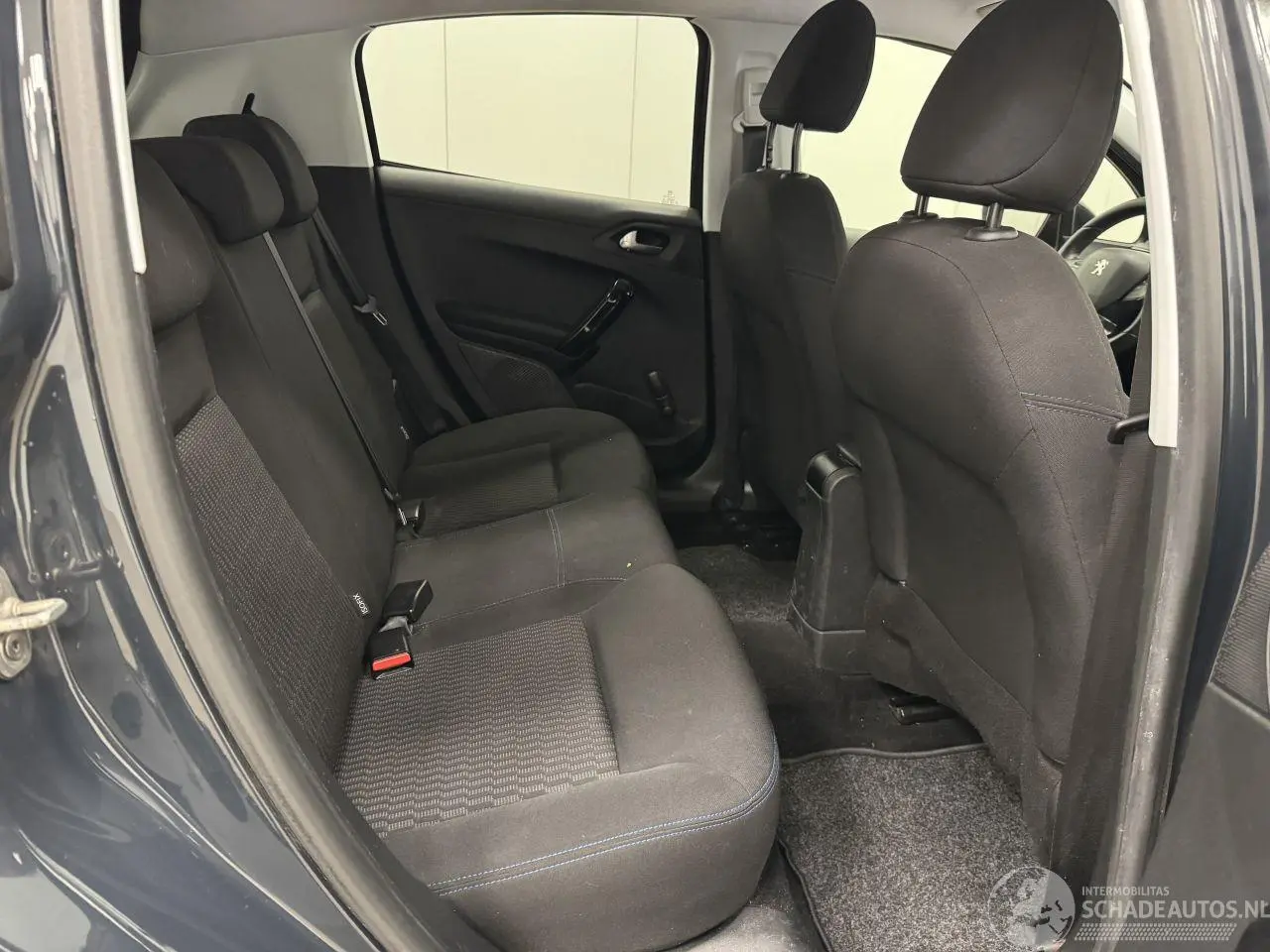 Peugeot 208 2019 фото 10