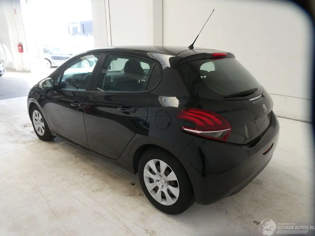 Peugeot 208 2017 фото 4
