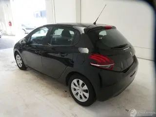 Peugeot 208 2017 фото 4