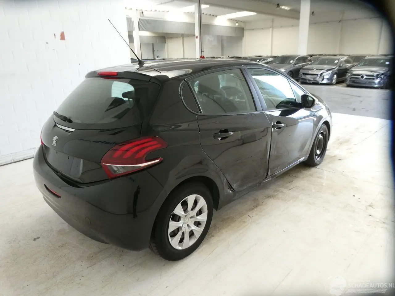 Peugeot 208 2017 фото 6