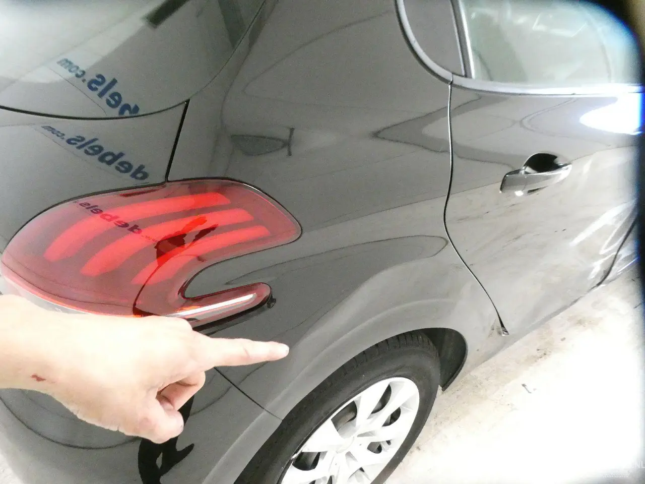 Peugeot 208 2017 фото 7