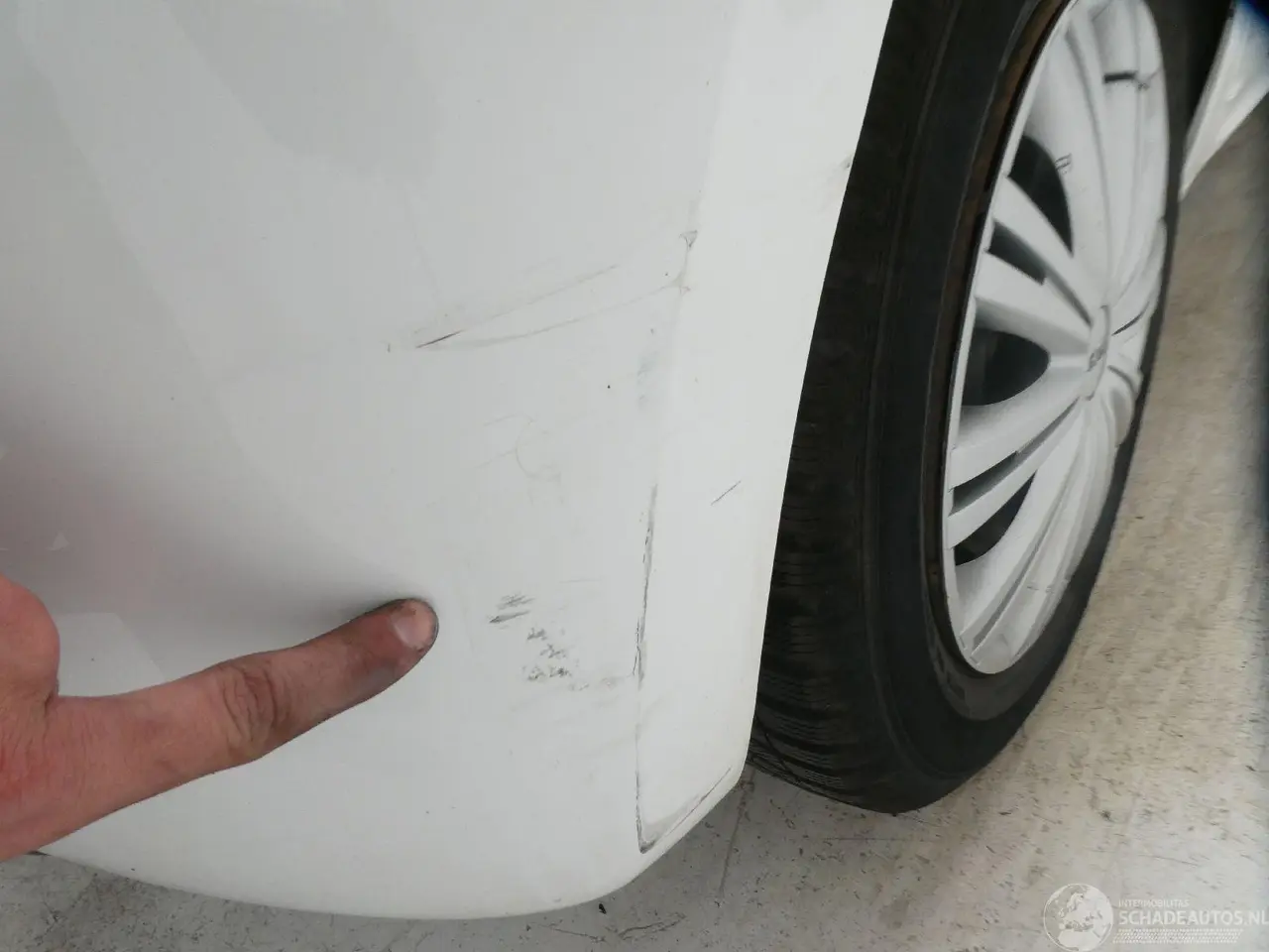 Peugeot 208 2018 фото 7