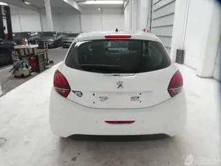 Peugeot 208 2018 фото 5