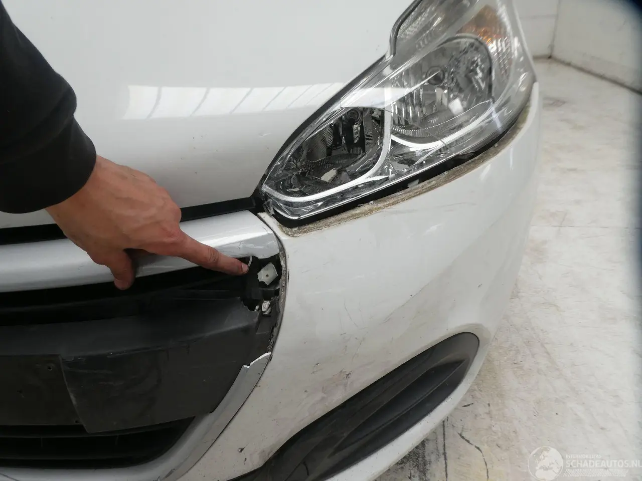 Peugeot 208 2018 фото 10