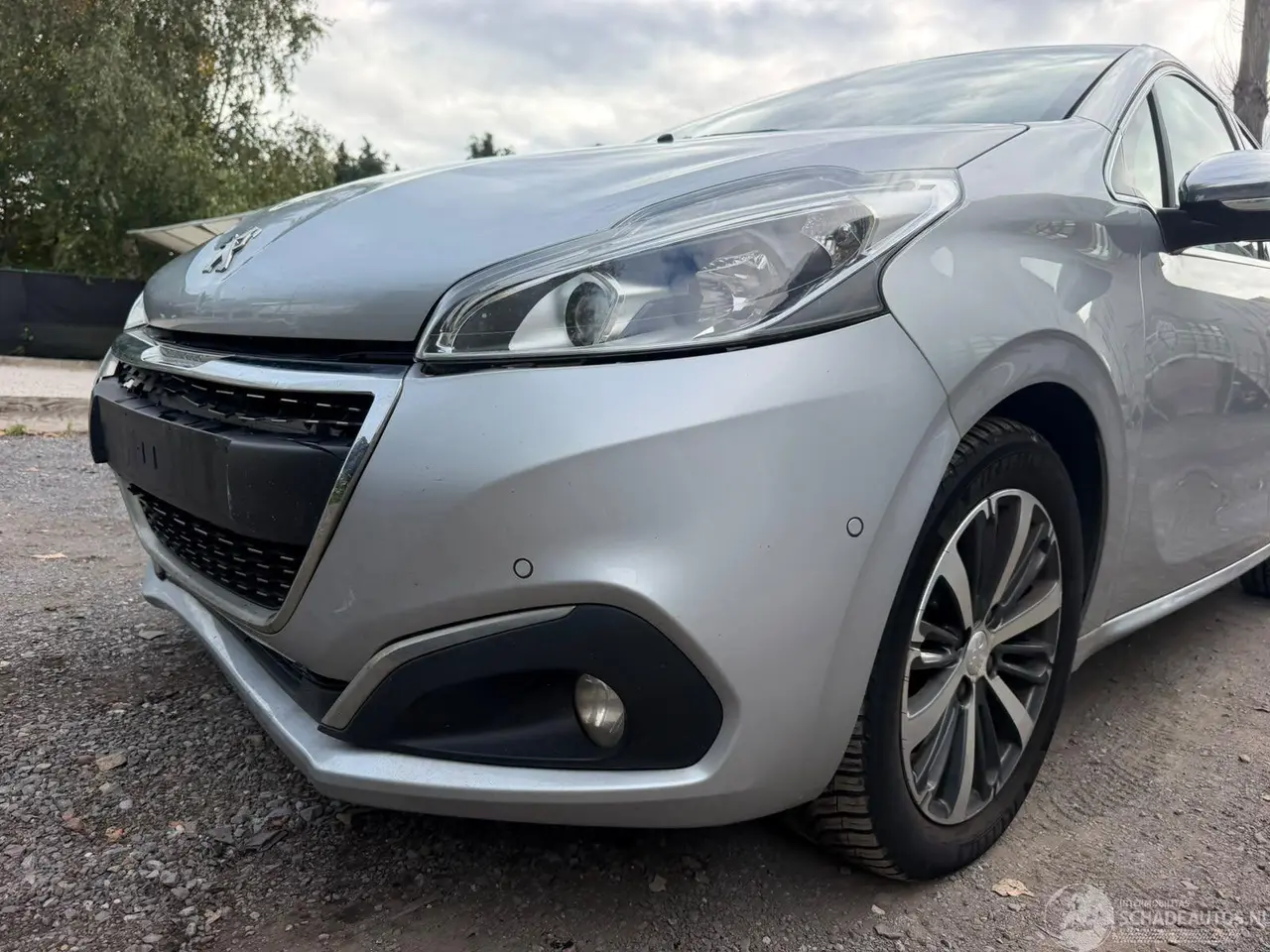 Peugeot 208 2018 фото 17