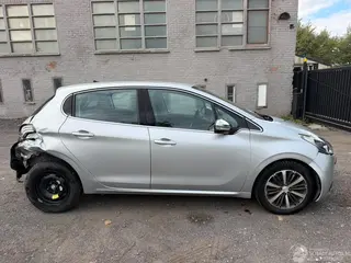Peugeot 208 2018 фото 1