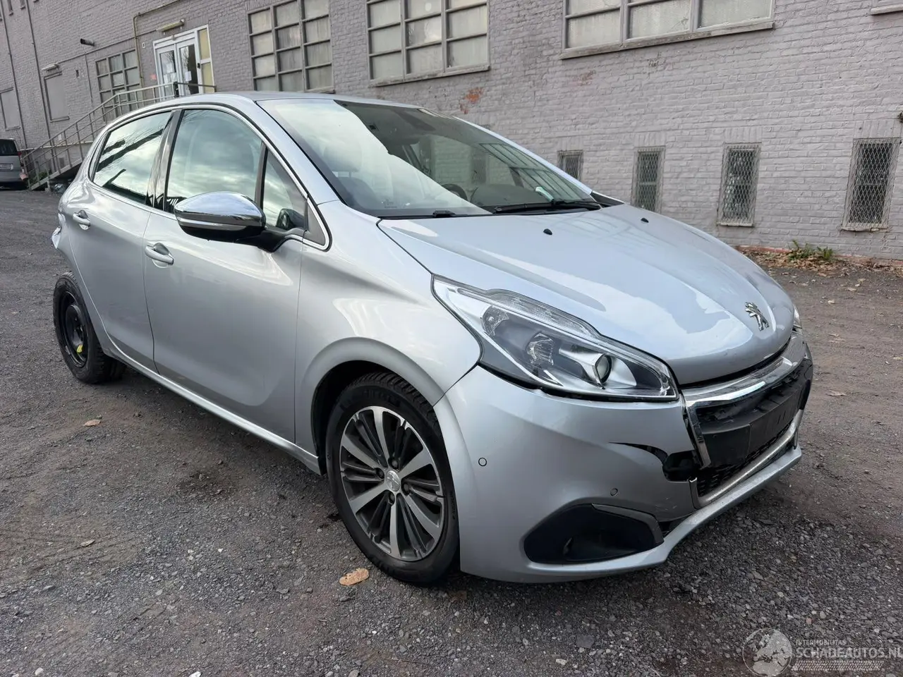 Peugeot 208 2018 фото 4
