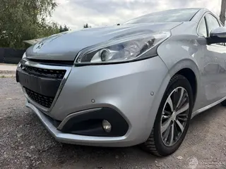 Peugeot 208 2018 фото 18