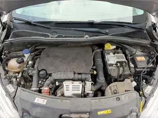 Peugeot 208 2018 фото 14