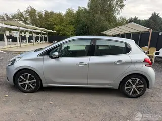 Peugeot 208 2018 фото 21