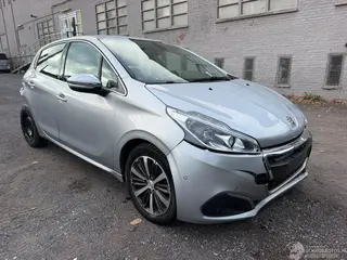 Peugeot 208 2018 фото 3