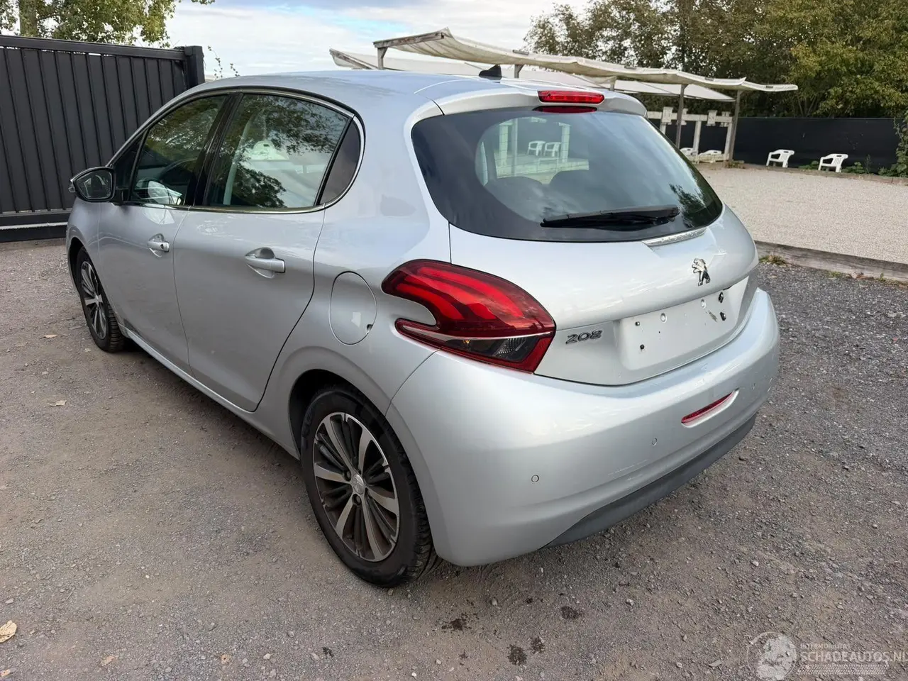 Peugeot 208 2018 фото 23