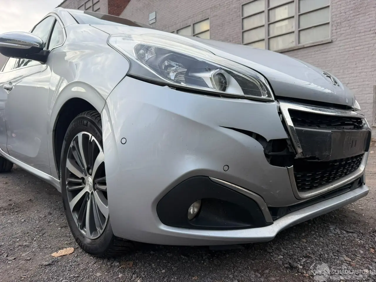 Peugeot 208 2018 фото 6