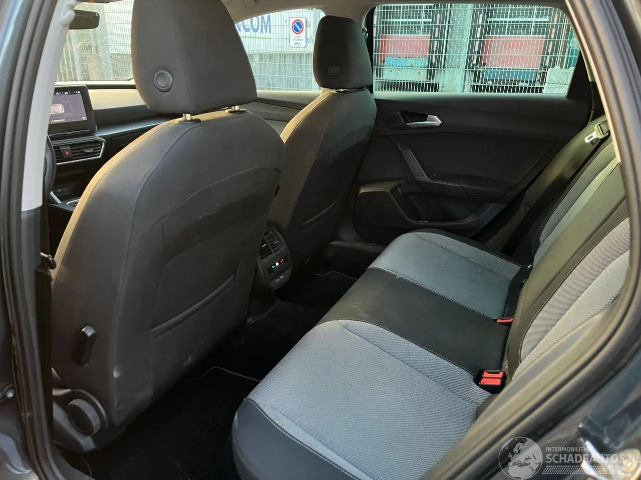 Seat Leon 2024 фото 10