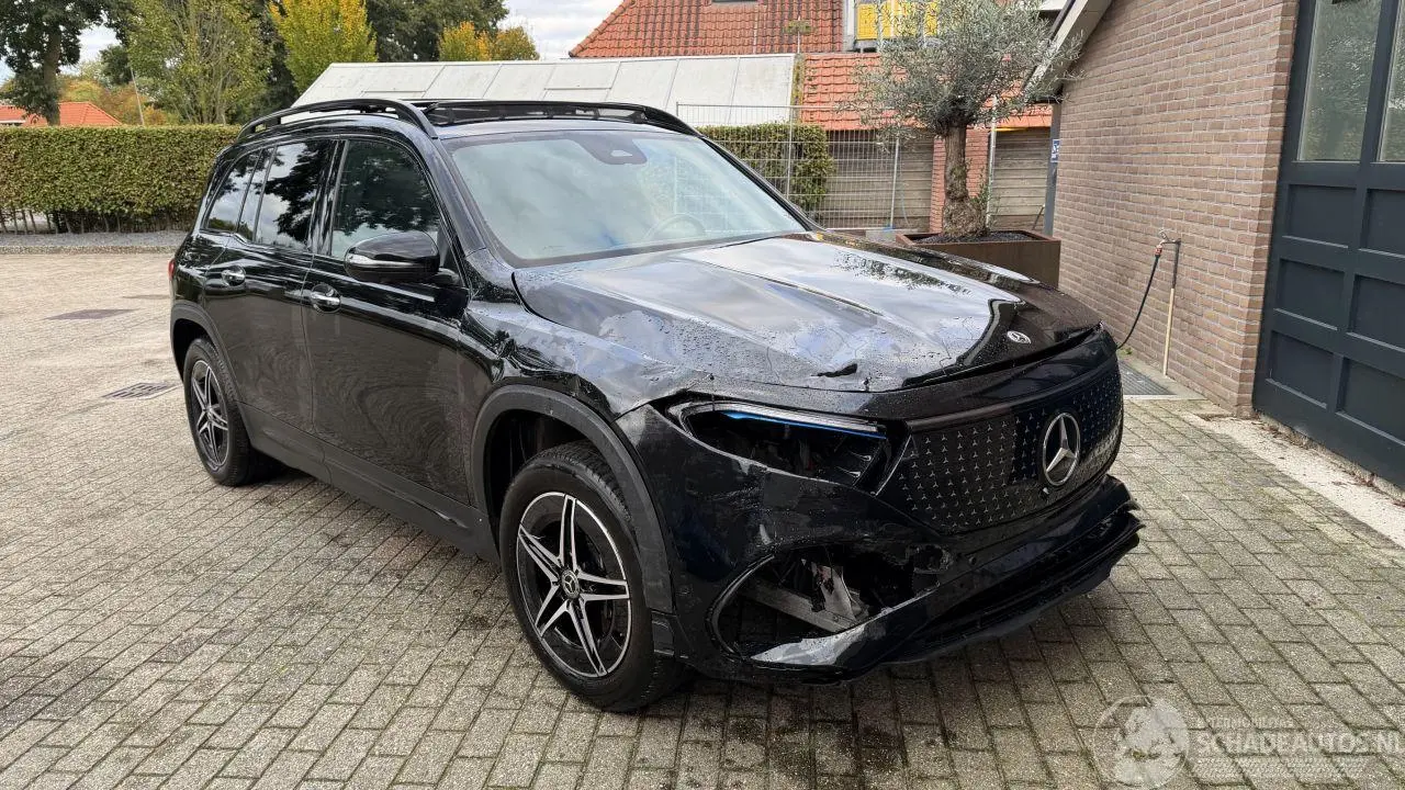 Mercedes EQB 2024 photo 12