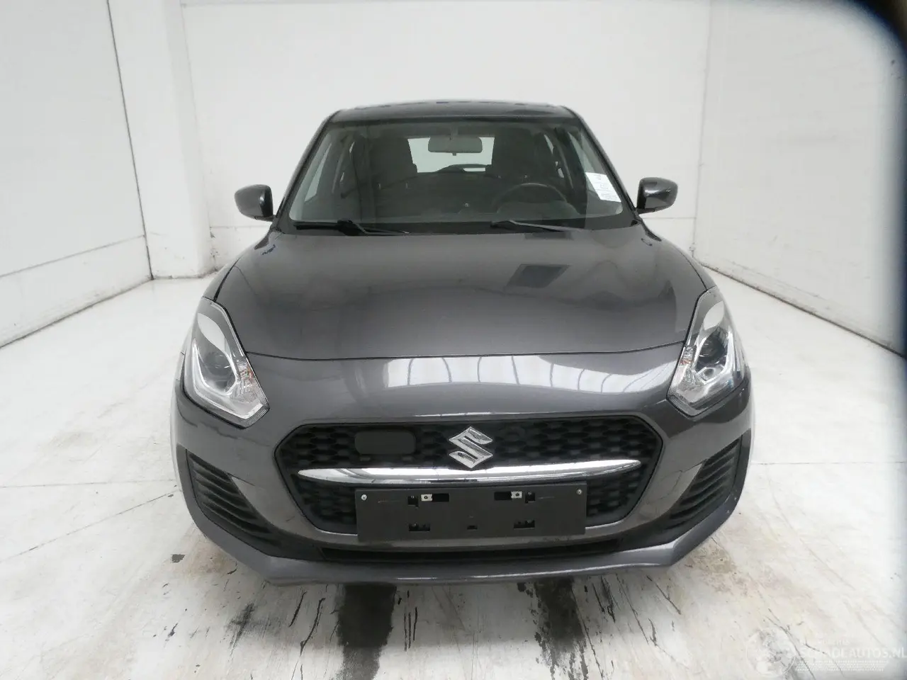 Suzuki Swift 2021 фото 2