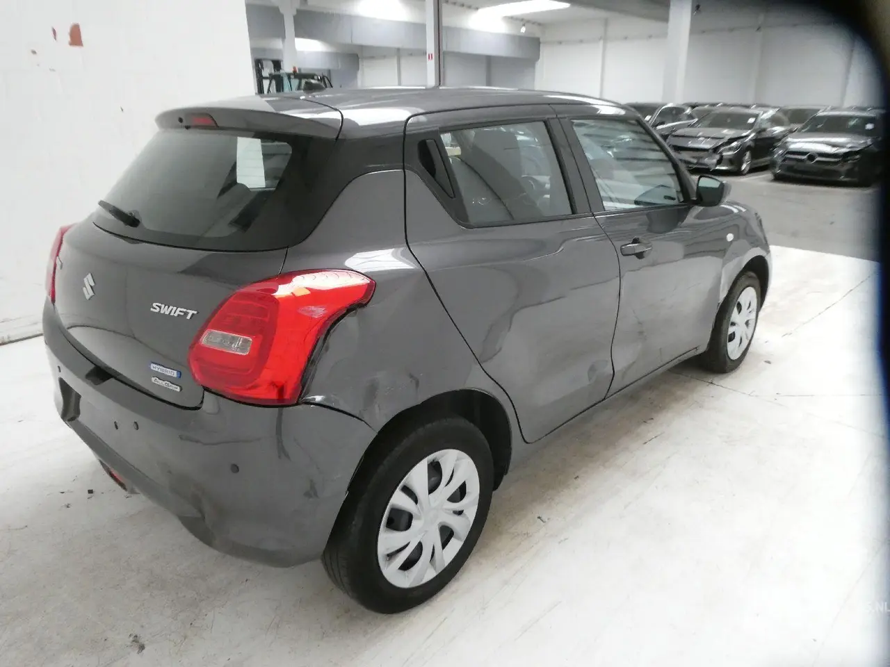 Suzuki Swift 2021 фото 9