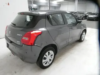 Suzuki Swift 2021 фото 9
