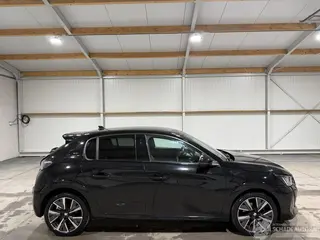 Peugeot 208 2022 фото 1