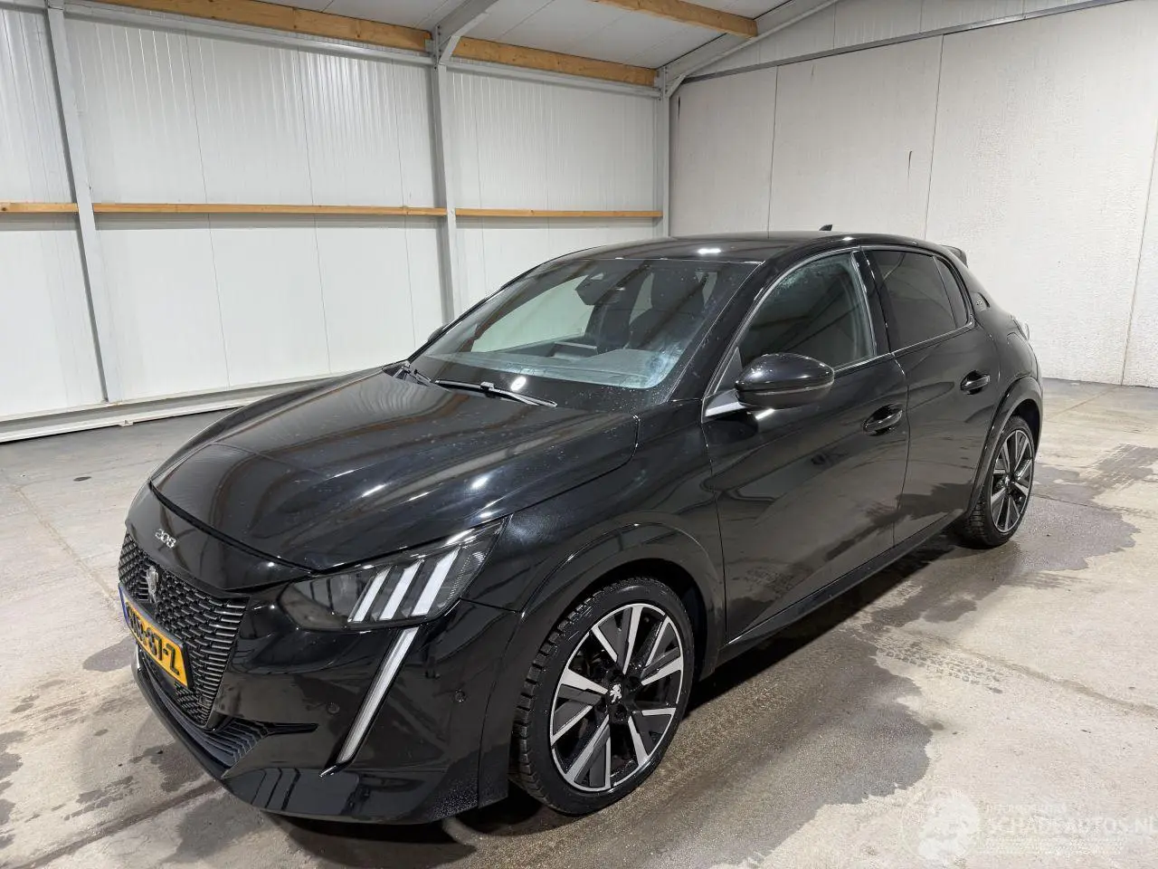 Peugeot 208 2022 фото 9