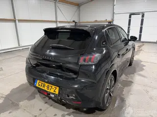 Peugeot 208 2022 фото 6