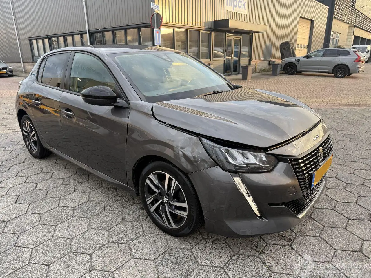 Peugeot 208 2023 фото 3