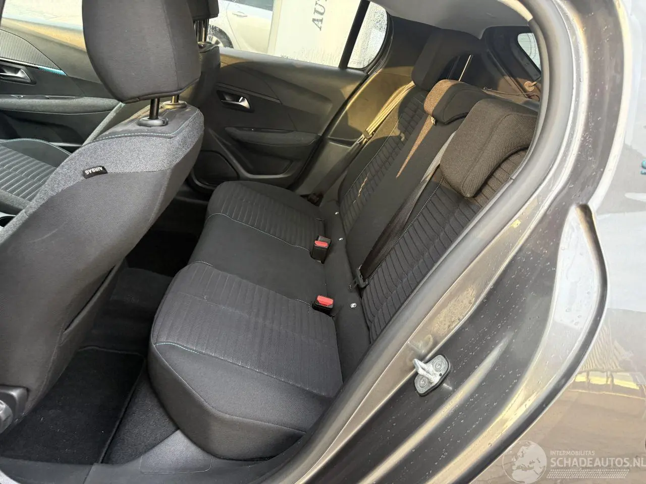 Peugeot 208 2023 фото 11