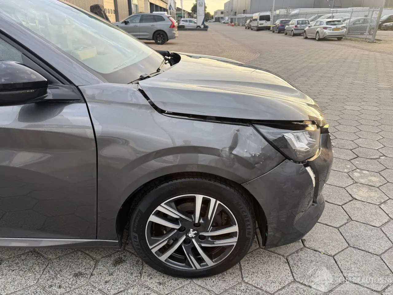 Peugeot 208 2023 фото 4