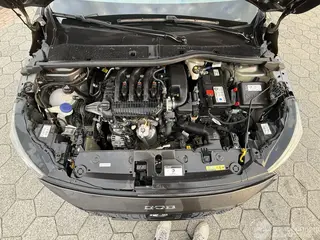 Peugeot 208 2023 фото 8