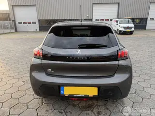 Peugeot 208 2023 фото 6