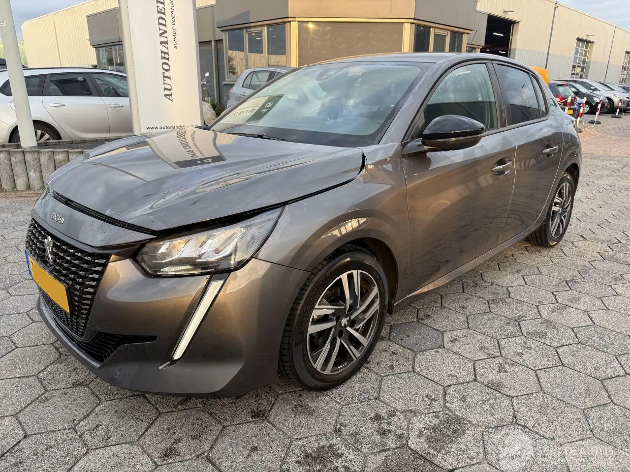 Peugeot 208 2023 фото 1