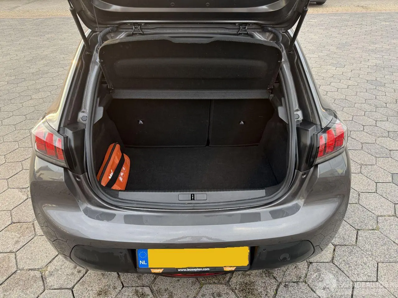 Peugeot 208 2023 фото 12