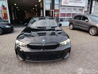 BMW 3-serie 2023 foto 2