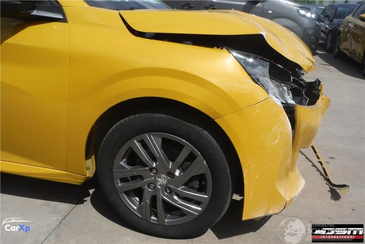 Peugeot 208 2022 фото 11