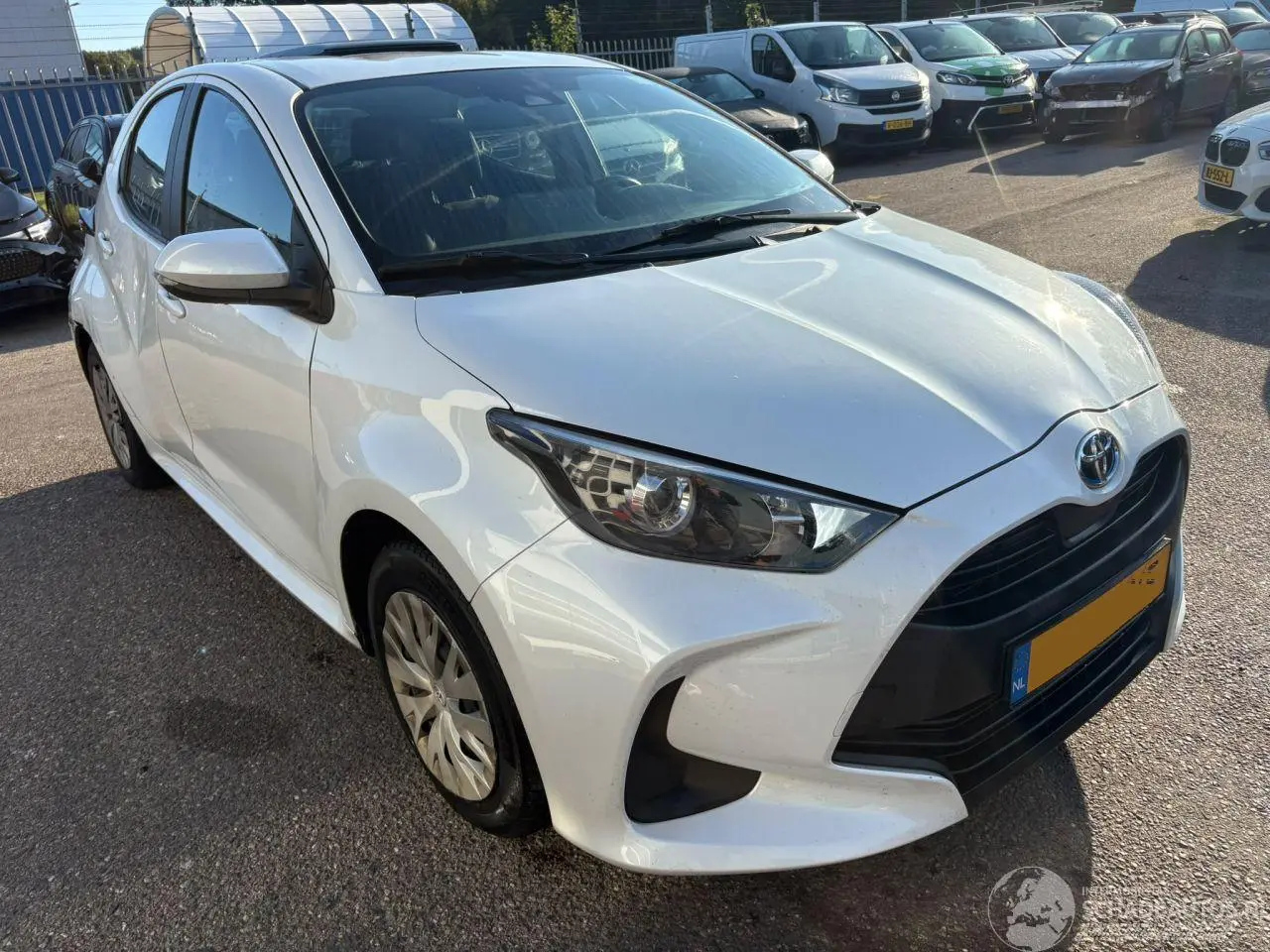 Toyota Yaris 2023 photo 6
