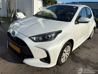 Toyota Yaris 2023 photo 1