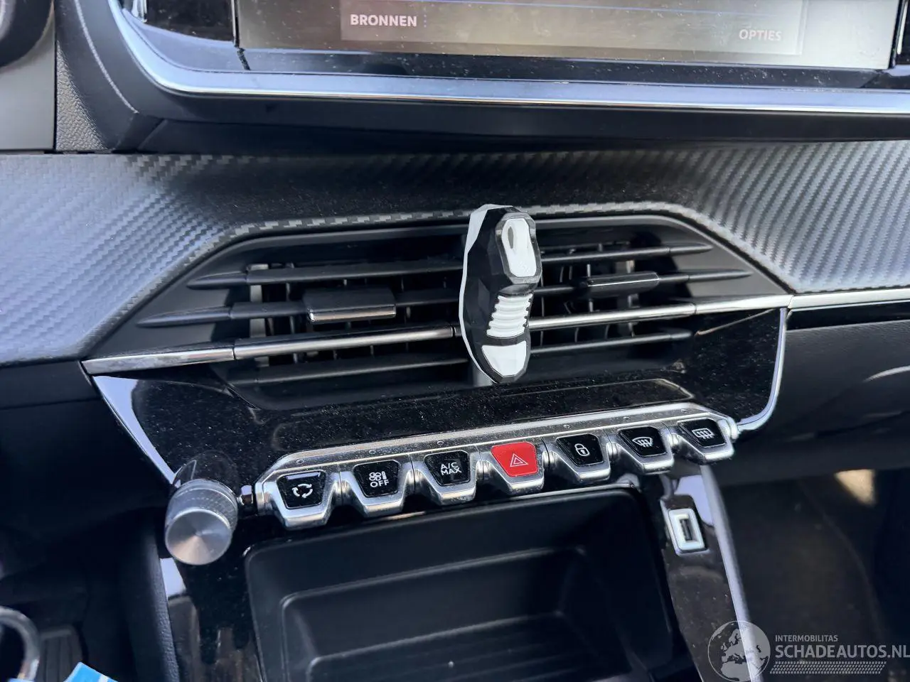 Peugeot 208 2023 фото 8