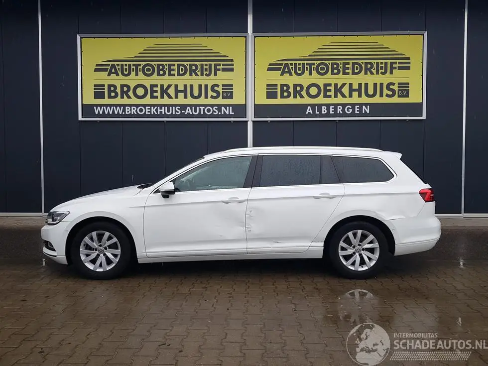 Volkswagen Passat 2018 foto 2