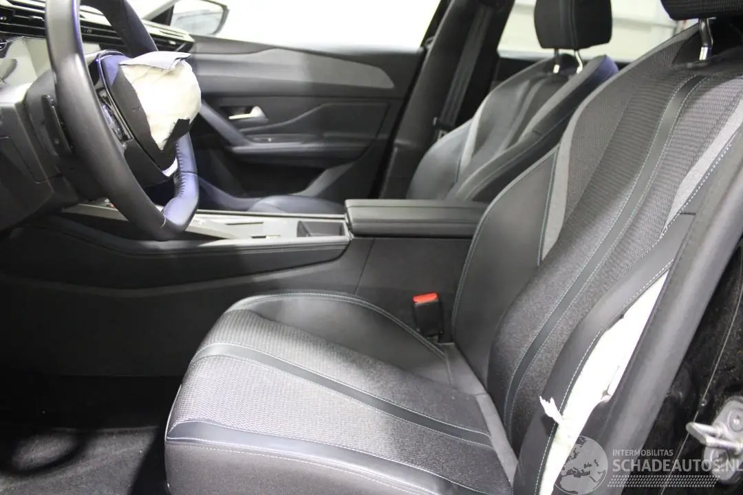 Peugeot 308 2024 фото 11