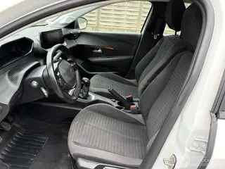 Peugeot 208 2020 фото 8