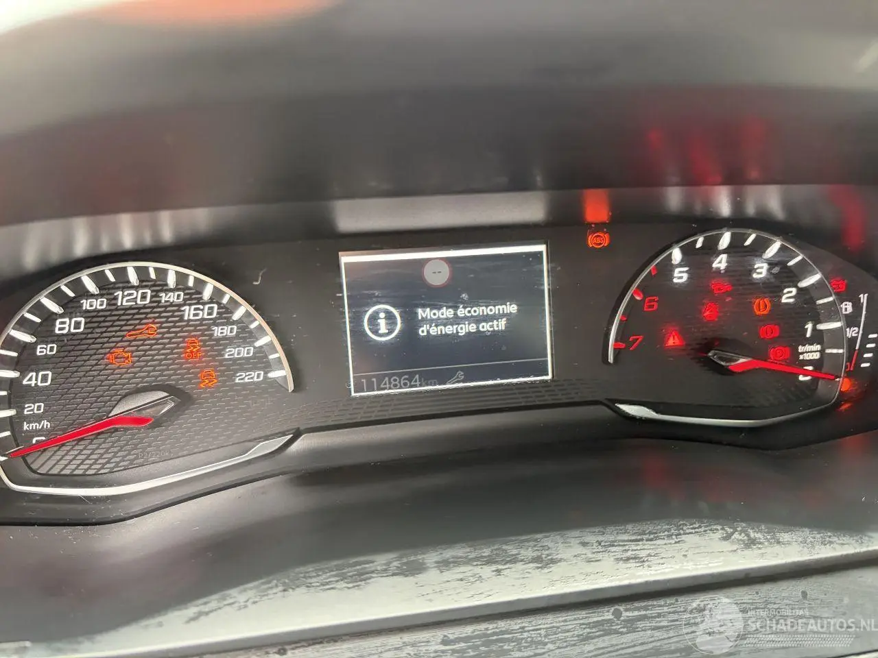 Peugeot 208 2020 фото 9