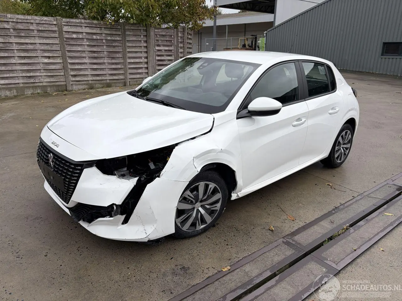 Peugeot 208 2020 фото 2