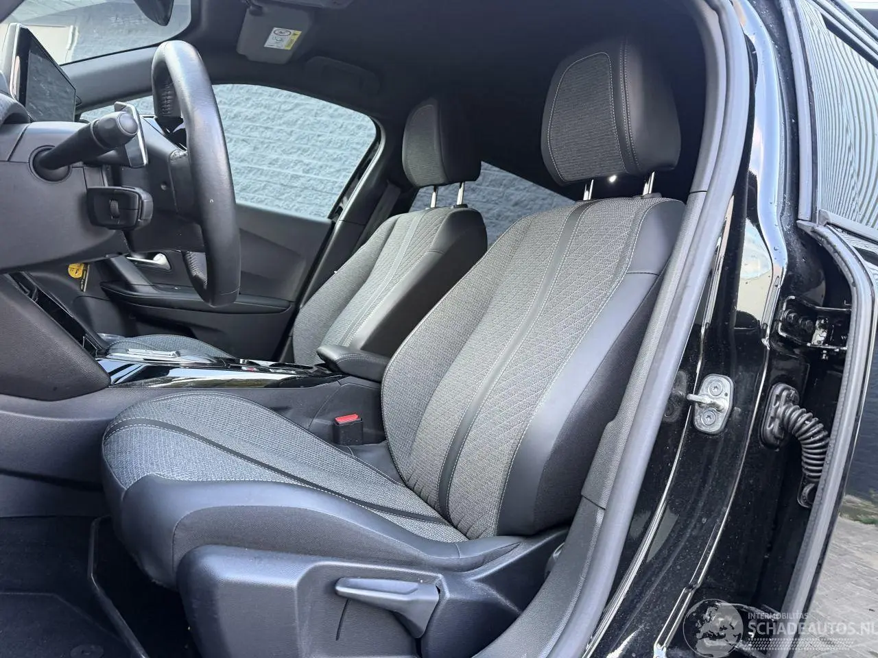 Peugeot 2008 2023 фото 10