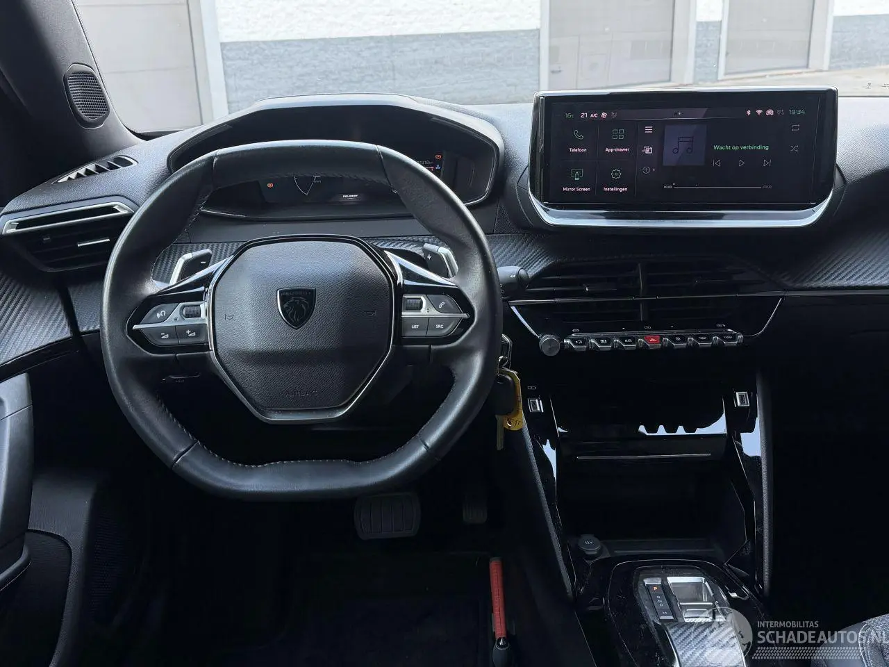 Peugeot 2008 2023 фото 12