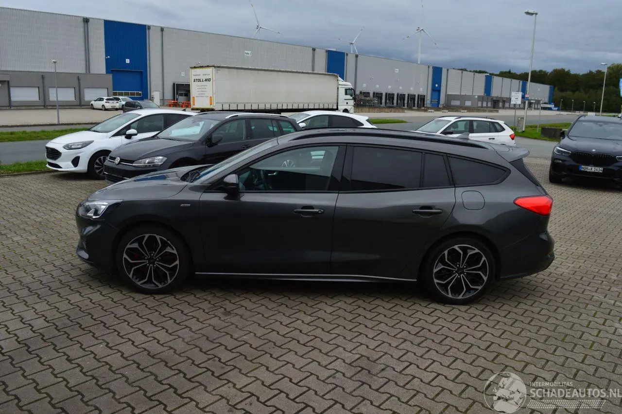 Ford Focus 2023 photo 9