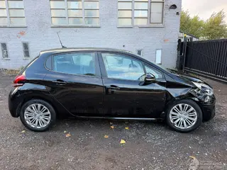Peugeot 208 2019 фото 1