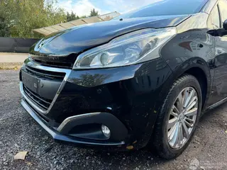 Peugeot 208 2019 фото 9
