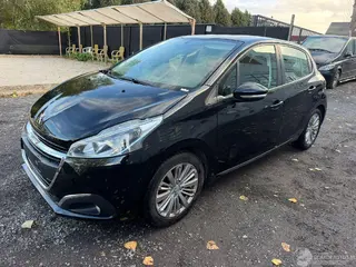 Peugeot 208 2019 фото 10
