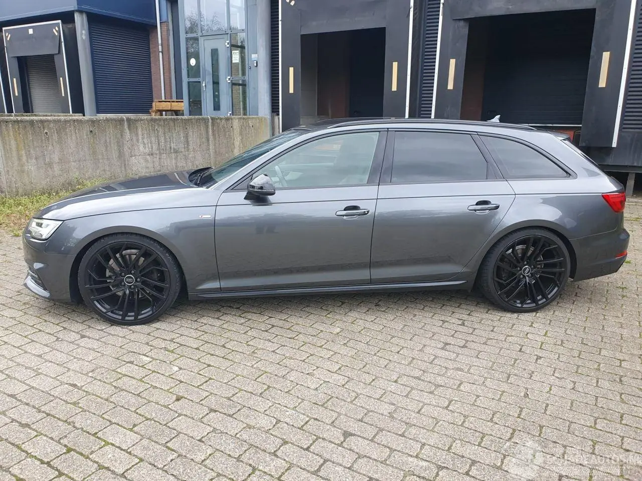 Audi A4 Avant 2017 photo 2