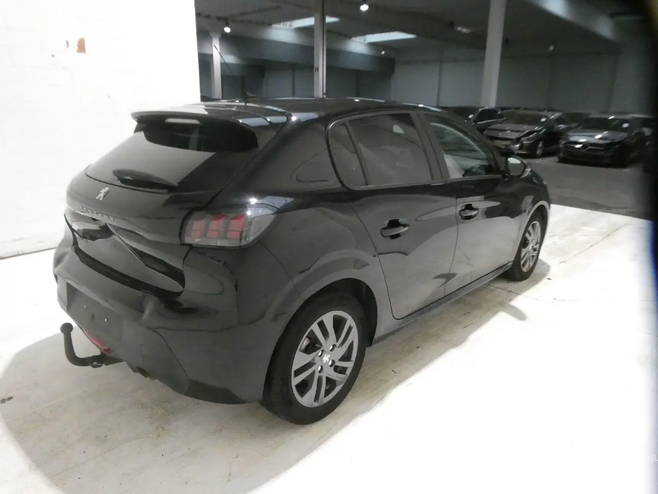 Peugeot 208 2021 фото 8